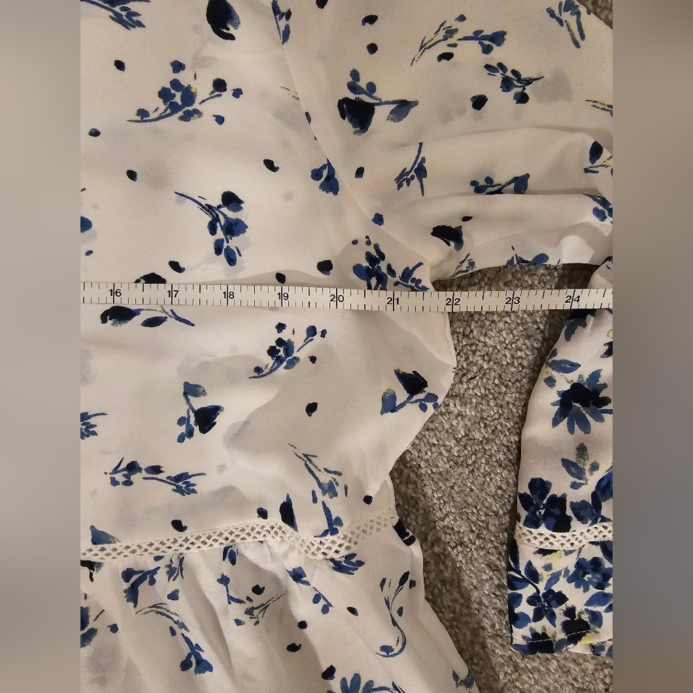 Fever Size Large Women's Long Bell Sleeves Blue & White Floral Peplum Top - Picture 6 of 10